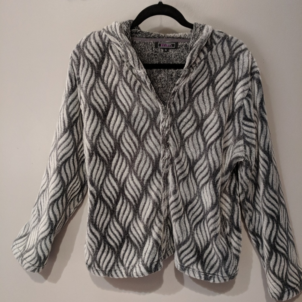 Gray jacket w/pockets